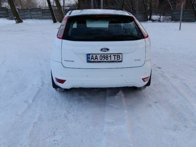 Белый Форд Фокус, объемом двигателя 1.4 л и пробегом 192 тыс. км за 4600 $, фото 5 на Automoto.ua