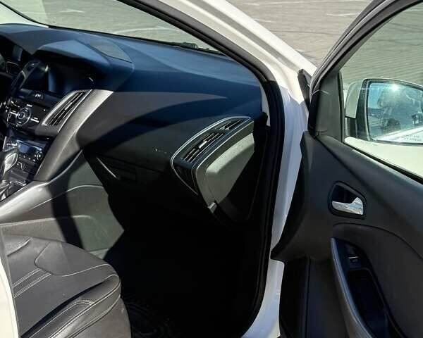 Белый Форд Фокус, объемом двигателя 2 л и пробегом 197 тыс. км за 7500 $, фото 18 на Automoto.ua