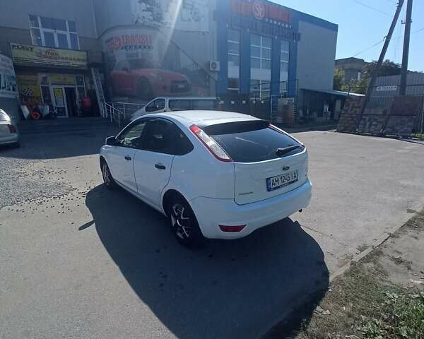 Білий Форд Фокус, об'ємом двигуна 1.4 л та пробігом 231 тис. км за 5100 $, фото 8 на Automoto.ua