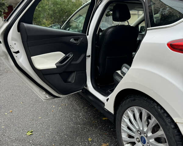 Форд Фокус 2011 в Виннице на Automoto.ua Белый Форд Фокус, объемом двигателя 2 л и пробегом 175 тыс. км за 7500 $, фото 9 на Automoto.ua