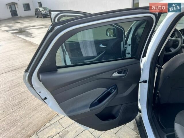 Білий Форд Фокус, об'ємом двигуна 1.6 л та пробігом 190 тис. км за 6550 $, фото 7 на Automoto.ua