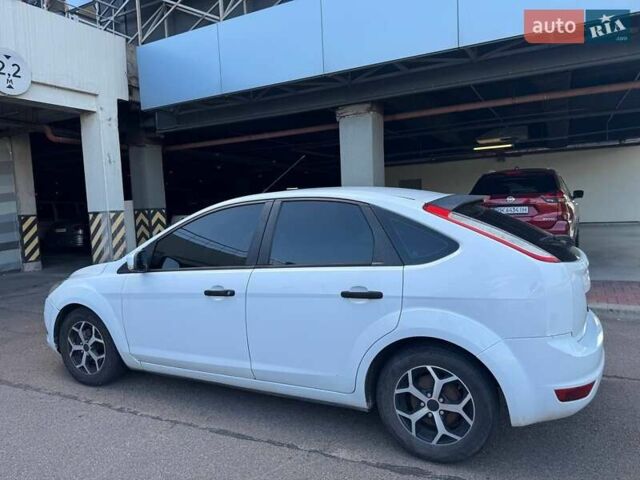 Белый Форд Фокус, объемом двигателя 1.4 л и пробегом 200 тыс. км за 4600 $, фото 8 на Automoto.ua