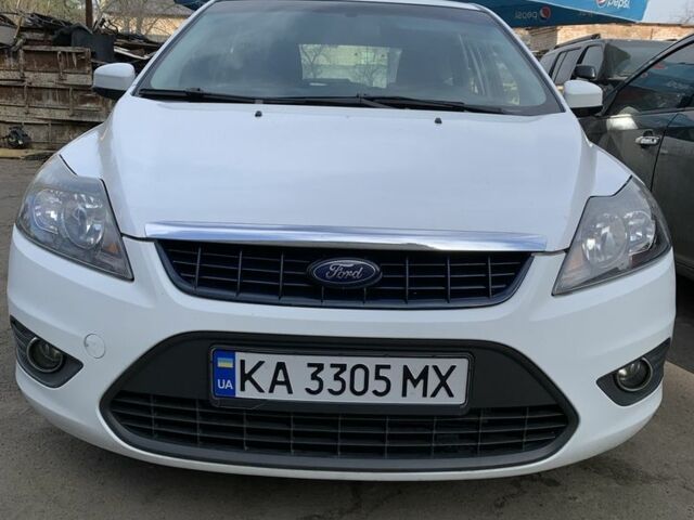 Белый Форд Фокус, объемом двигателя 1.4 л и пробегом 150 тыс. км за 4800 $, фото 7 на Automoto.ua