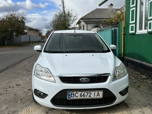 Белый Форд Фокус, объемом двигателя 1.6 л и пробегом 232 тыс. км за 5300 $, фото 2 на Automoto.ua