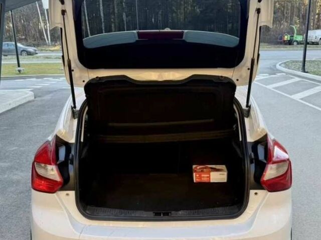 Белый Форд Фокус, объемом двигателя 1.6 л и пробегом 143 тыс. км за 3285 $, фото 12 на Automoto.ua