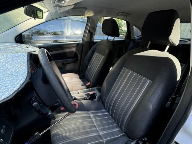 Білий Форд Фокус, об'ємом двигуна 1.4 л та пробігом 215 тис. км за 4500 $, фото 11 на Automoto.ua