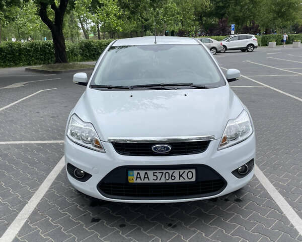 Білий Форд Фокус, об'ємом двигуна 1.4 л та пробігом 325 тис. км за 5000 $, фото 3 на Automoto.ua