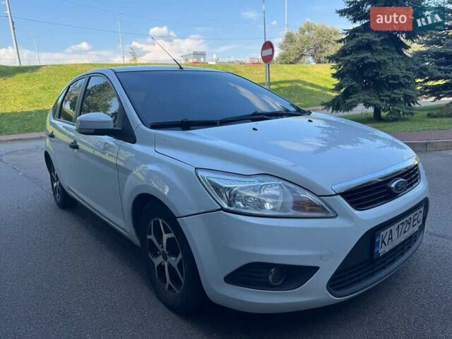 Белый Форд Фокус, объемом двигателя 1.4 л и пробегом 200 тыс. км за 4600 $, фото 5 на Automoto.ua
