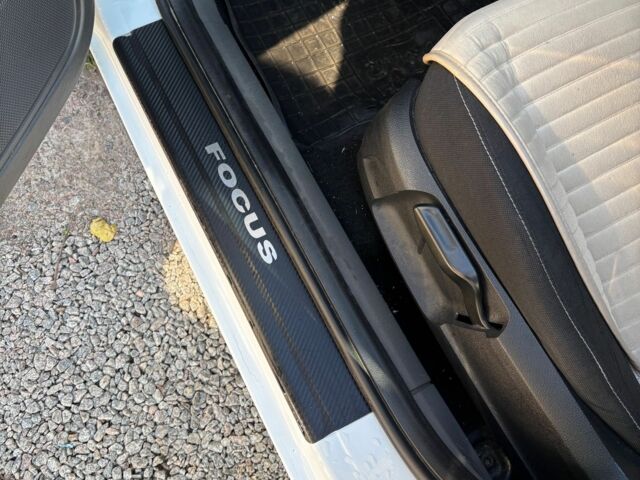 Белый Форд Фокус, объемом двигателя 1.6 л и пробегом 190 тыс. км за 7300 $, фото 6 на Automoto.ua