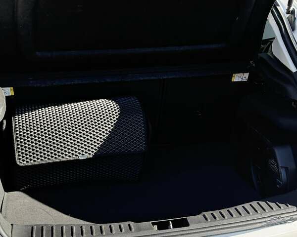 Белый Форд Фокус, объемом двигателя 2 л и пробегом 197 тыс. км за 7500 $, фото 11 на Automoto.ua