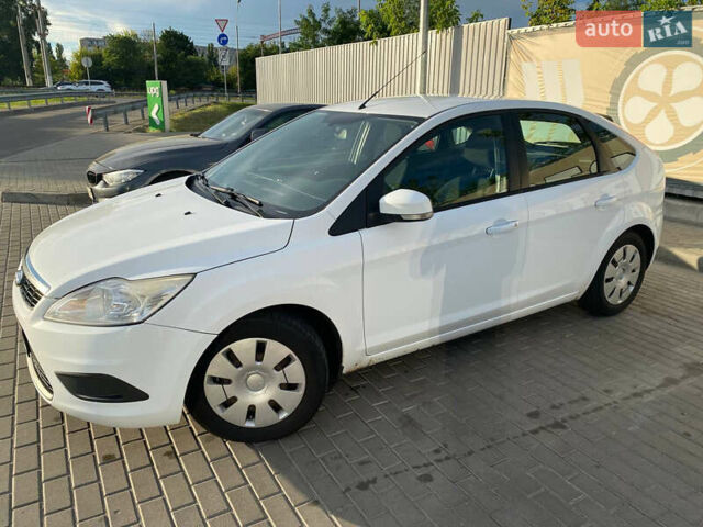 Белый Форд Фокус, объемом двигателя 1.4 л и пробегом 234 тыс. км за 6300 $, фото 5 на Automoto.ua