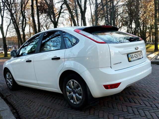 Белый Форд Фокус, объемом двигателя 1.4 л и пробегом 92 тыс. км за 8800 $, фото 5 на Automoto.ua