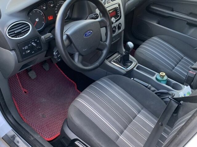 Белый Форд Фокус, объемом двигателя 1.4 л и пробегом 150 тыс. км за 4800 $, фото 1 на Automoto.ua