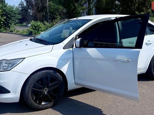 Білий Форд Фокус, об'ємом двигуна 1.4 л та пробігом 176 тис. км за 6500 $, фото 1 на Automoto.ua