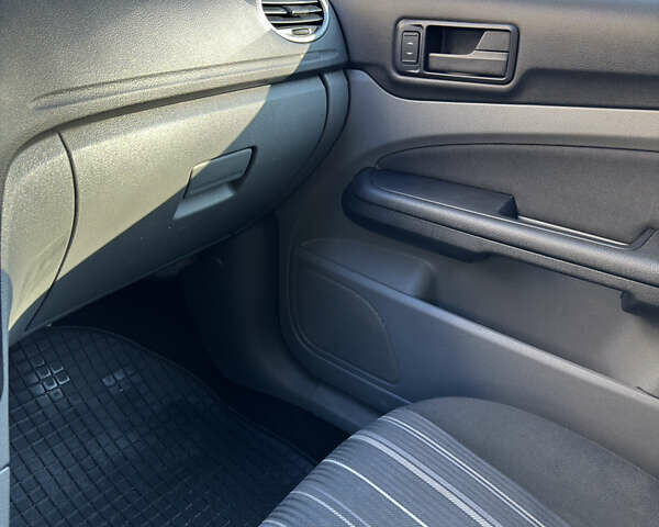 Білий Форд Фокус, об'ємом двигуна 1.4 л та пробігом 230 тис. км за 4050 $, фото 14 на Automoto.ua