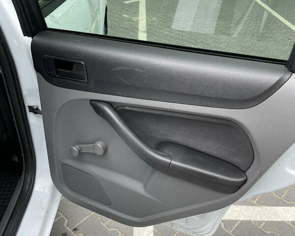 Білий Форд Фокус, об'ємом двигуна 1.4 л та пробігом 325 тис. км за 5000 $, фото 60 на Automoto.ua