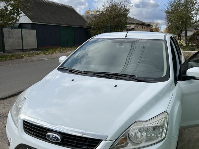 Белый Форд Фокус, объемом двигателя 1.6 л и пробегом 232 тыс. км за 5300 $, фото 3 на Automoto.ua