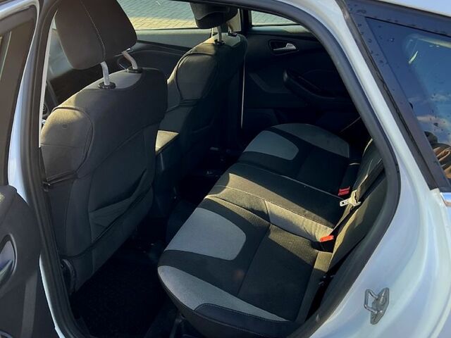 Белый Форд Фокус, объемом двигателя 1.6 л и пробегом 180 тыс. км за 6600 $, фото 11 на Automoto.ua