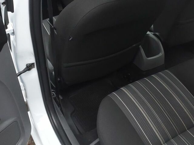 Белый Форд Фокус, объемом двигателя 1.4 л и пробегом 92 тыс. км за 8800 $, фото 11 на Automoto.ua