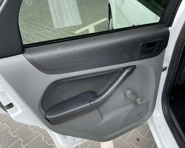 Білий Форд Фокус, об'ємом двигуна 1.4 л та пробігом 325 тис. км за 5000 $, фото 58 на Automoto.ua