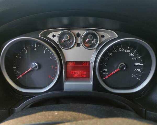 Білий Форд Фокус, об'ємом двигуна 1.6 л та пробігом 227 тис. км за 5200 $, фото 7 на Automoto.ua