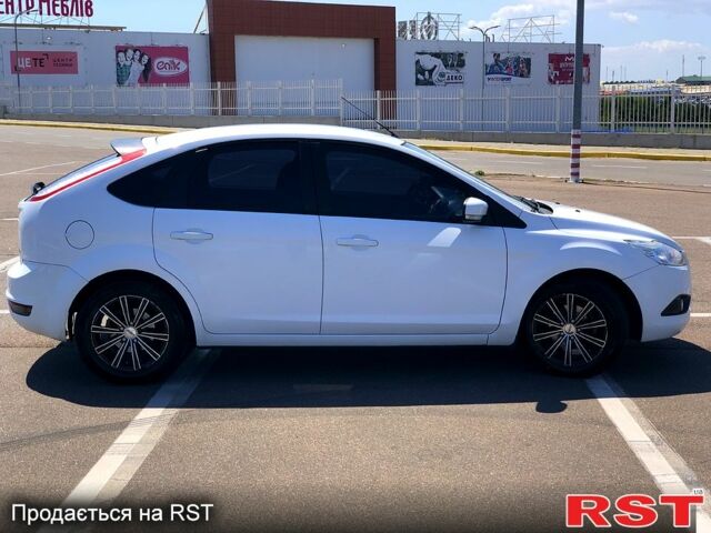 Белый Форд Фокус, объемом двигателя 1.6 л и пробегом 98 тыс. км за 5300 $, фото 5 на Automoto.ua