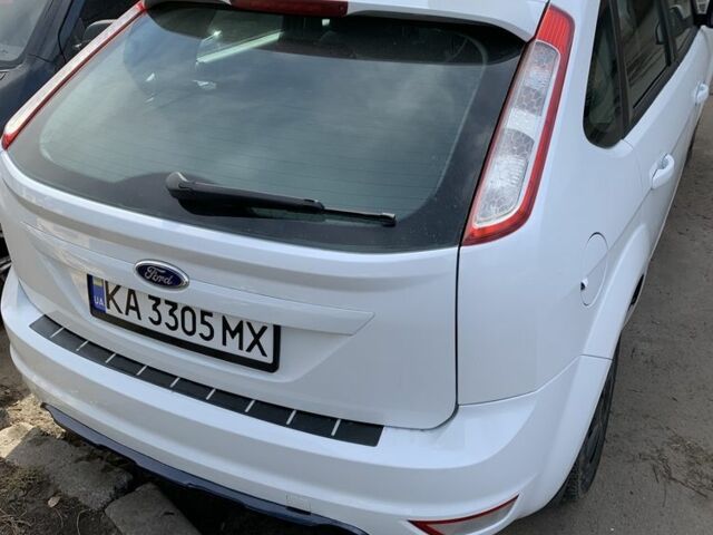 Белый Форд Фокус, объемом двигателя 1.4 л и пробегом 150 тыс. км за 4800 $, фото 8 на Automoto.ua