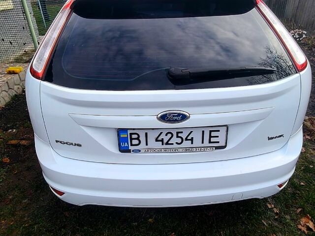 Білий Форд Фокус, об'ємом двигуна 1.4 л та пробігом 80 тис. км за 5800 $, фото 2 на Automoto.ua