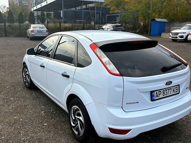 Білий Форд Фокус, об'ємом двигуна 1.4 л та пробігом 125 тис. км за 6000 $, фото 6 на Automoto.ua