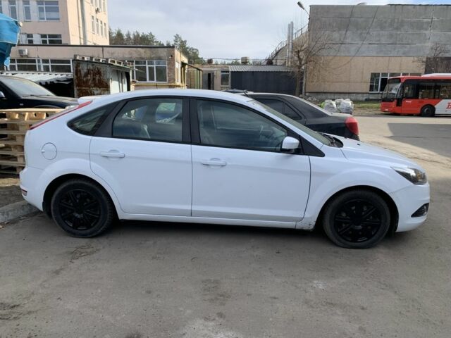 Белый Форд Фокус, объемом двигателя 1.4 л и пробегом 150 тыс. км за 4800 $, фото 6 на Automoto.ua