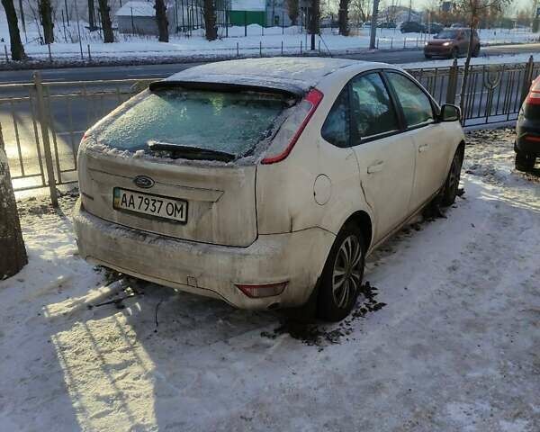 Білий Форд Фокус, об'ємом двигуна 1.6 л та пробігом 227 тис. км за 5200 $, фото 2 на Automoto.ua