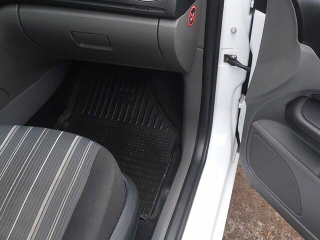 Белый Форд Фокус, объемом двигателя 1.4 л и пробегом 92 тыс. км за 8800 $, фото 13 на Automoto.ua