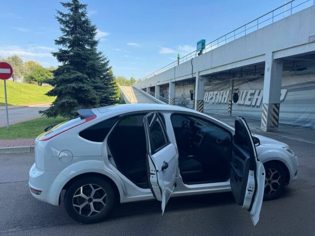 Белый Форд Фокус, объемом двигателя 1.4 л и пробегом 200 тыс. км за 4600 $, фото 8 на Automoto.ua