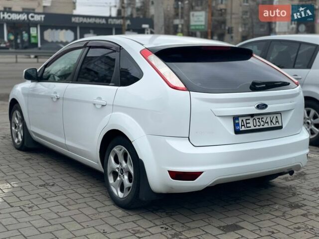Белый Форд Фокус, объемом двигателя 1.6 л и пробегом 198 тыс. км за 5900 $, фото 11 на Automoto.ua