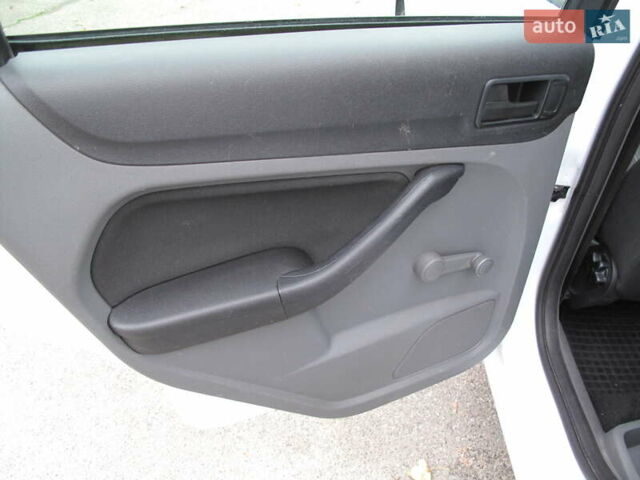 Белый Форд Фокус, объемом двигателя 1.39 л и пробегом 215 тыс. км за 5000 $, фото 22 на Automoto.ua