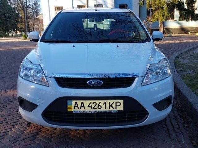 Белый Форд Фокус, объемом двигателя 1.4 л и пробегом 92 тыс. км за 8800 $, фото 2 на Automoto.ua