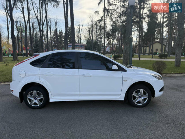 Белый Форд Фокус, объемом двигателя 1.4 л и пробегом 200 тыс. км за 5500 $, фото 4 на Automoto.ua