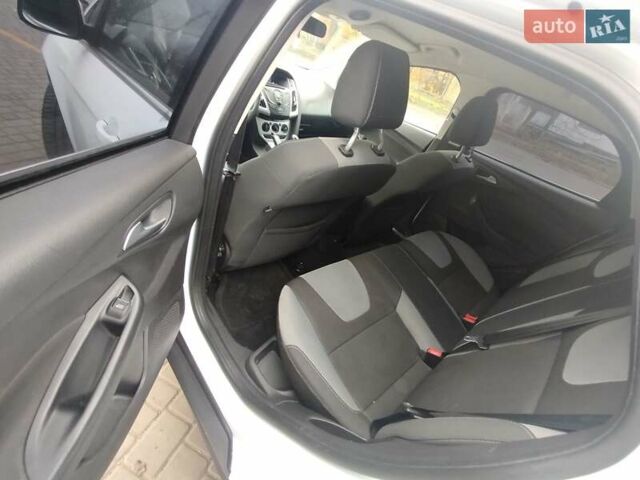 Білий Форд Фокус, об'ємом двигуна 1.6 л та пробігом 266 тис. км за 6999 $, фото 54 на Automoto.ua