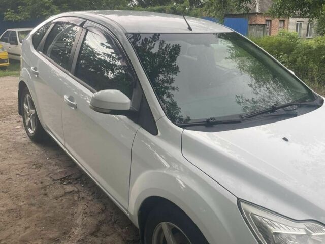 Белый Форд Фокус, объемом двигателя 1.6 л и пробегом 220 тыс. км за 5500 $, фото 5 на Automoto.ua