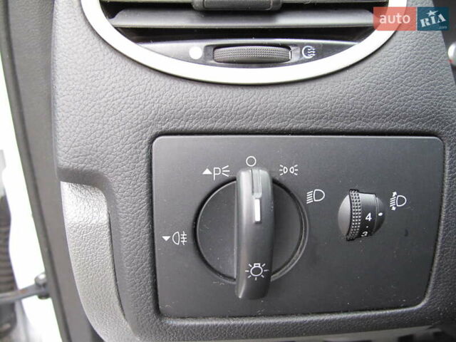 Белый Форд Фокус, объемом двигателя 1.39 л и пробегом 215 тыс. км за 5000 $, фото 48 на Automoto.ua