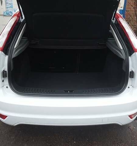 Белый Форд Фокус, объемом двигателя 1.39 л и пробегом 92 тыс. км за 8500 $, фото 26 на Automoto.ua