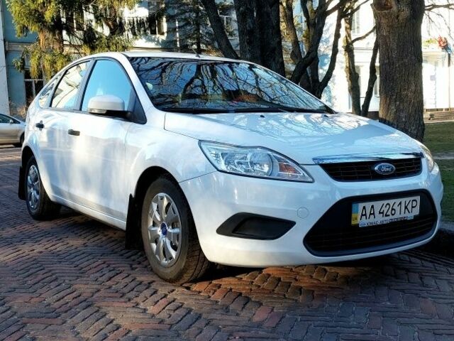 Белый Форд Фокус, объемом двигателя 1.4 л и пробегом 92 тыс. км за 8800 $, фото 1 на Automoto.ua