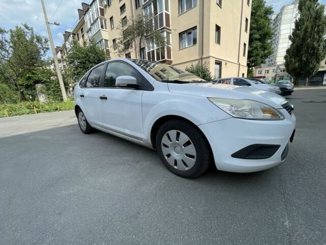 Белый Форд Фокус, объемом двигателя 1.4 л и пробегом 213 тыс. км за 5300 $, фото 2 на Automoto.ua