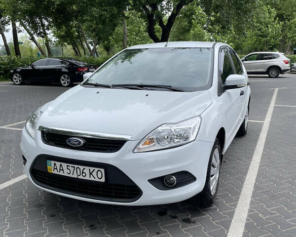 Білий Форд Фокус, об'ємом двигуна 1.4 л та пробігом 325 тис. км за 5000 $, фото 8 на Automoto.ua