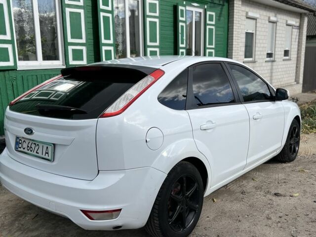 Белый Форд Фокус, объемом двигателя 1.6 л и пробегом 232 тыс. км за 5300 $, фото 5 на Automoto.ua