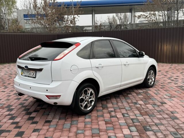Белый Форд Фокус, объемом двигателя 1.6 л и пробегом 148 тыс. км за 5500 $, фото 6 на Automoto.ua