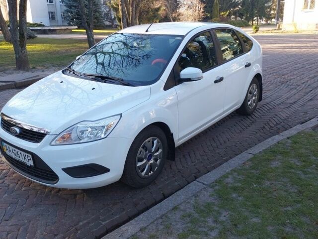 Белый Форд Фокус, объемом двигателя 1.4 л и пробегом 92 тыс. км за 8800 $, фото 4 на Automoto.ua
