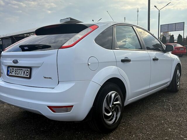 Білий Форд Фокус, об'ємом двигуна 1.4 л та пробігом 125 тис. км за 6000 $, фото 4 на Automoto.ua