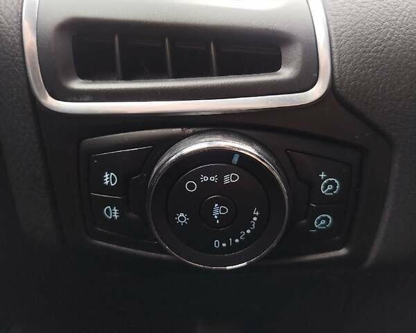 Білий Форд Фокус, об'ємом двигуна 1.6 л та пробігом 266 тис. км за 6999 $, фото 49 на Automoto.ua