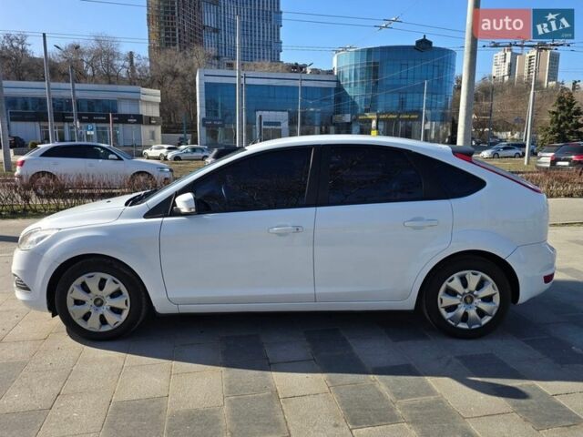 Білий Форд Фокус, об'ємом двигуна 1.6 л та пробігом 105 тис. км за 6999 $, фото 7 на Automoto.ua